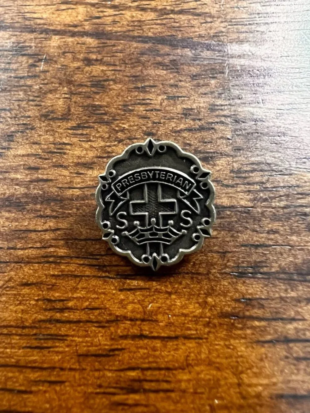 Set of 5 vintage pins